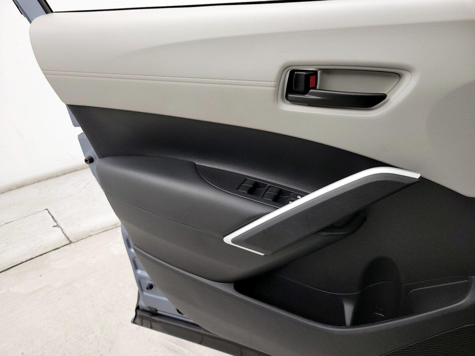 2025 Toyota Corolla Cross L - Photo 13