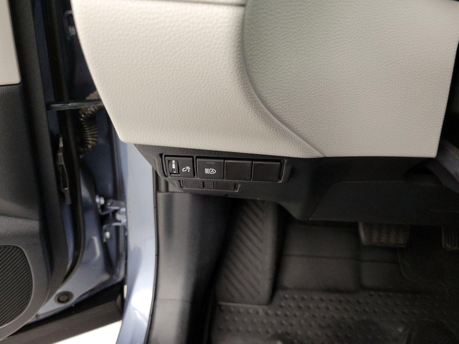 2025 Toyota Corolla Cross L - Photo 14