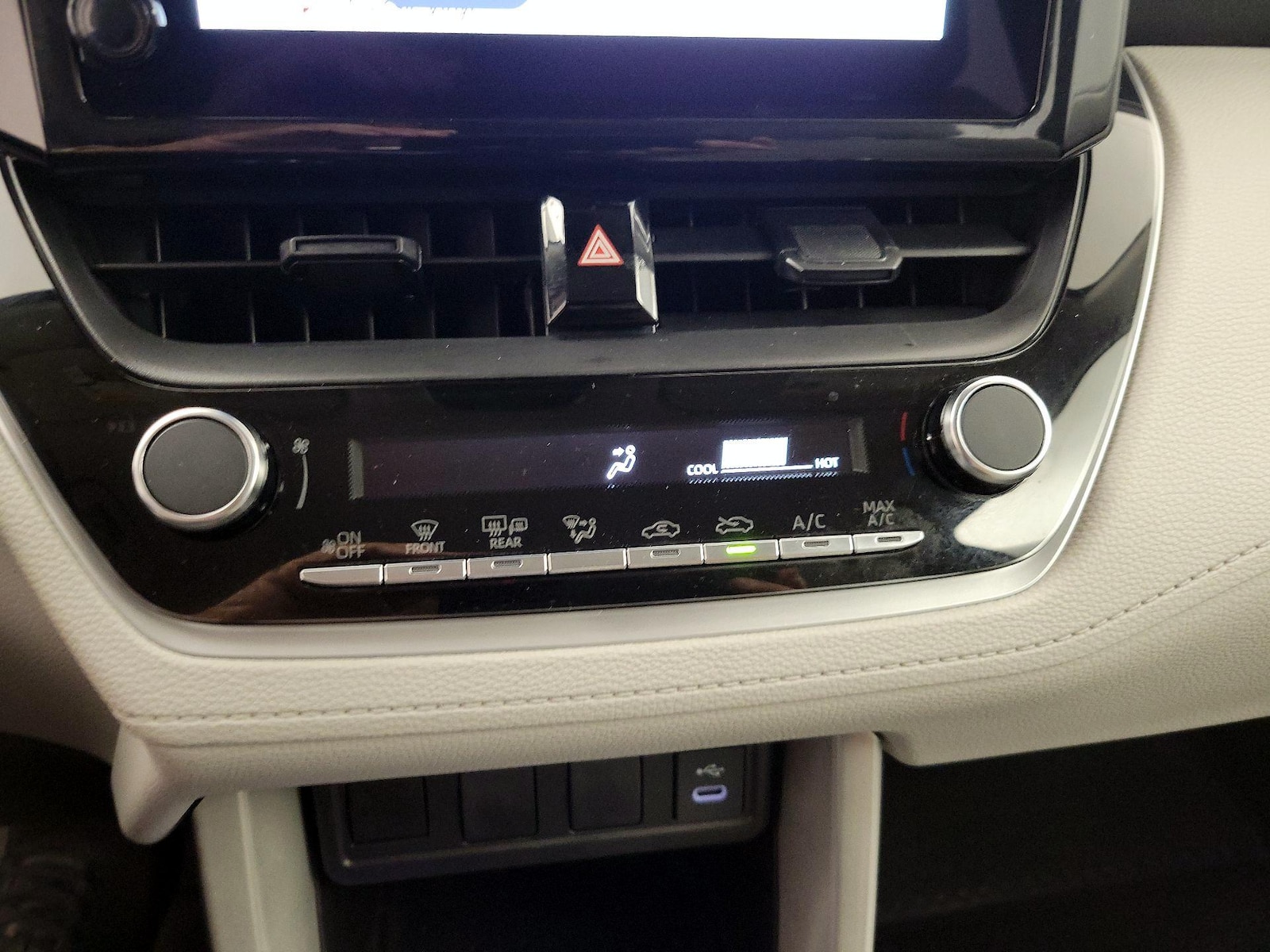 2025 Toyota Corolla Cross L - Photo 17