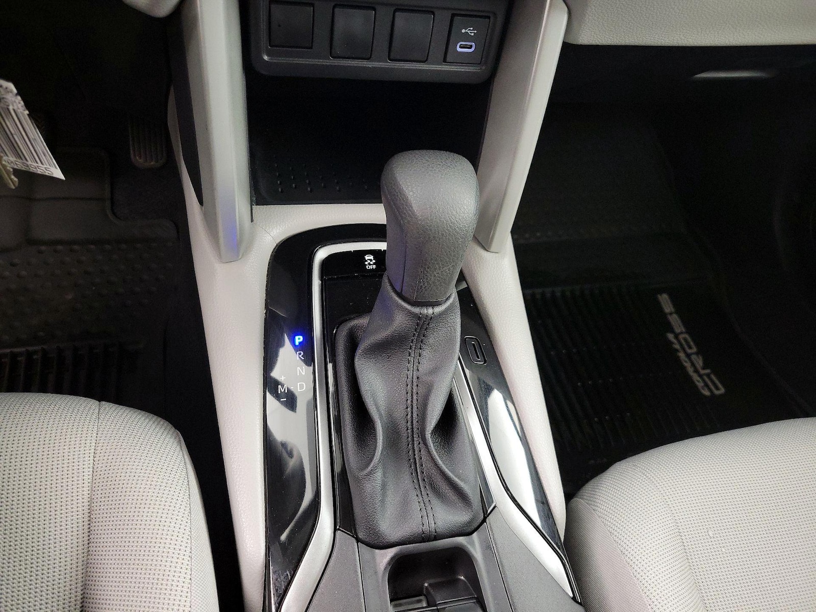 2025 Toyota Corolla Cross L - Photo 18