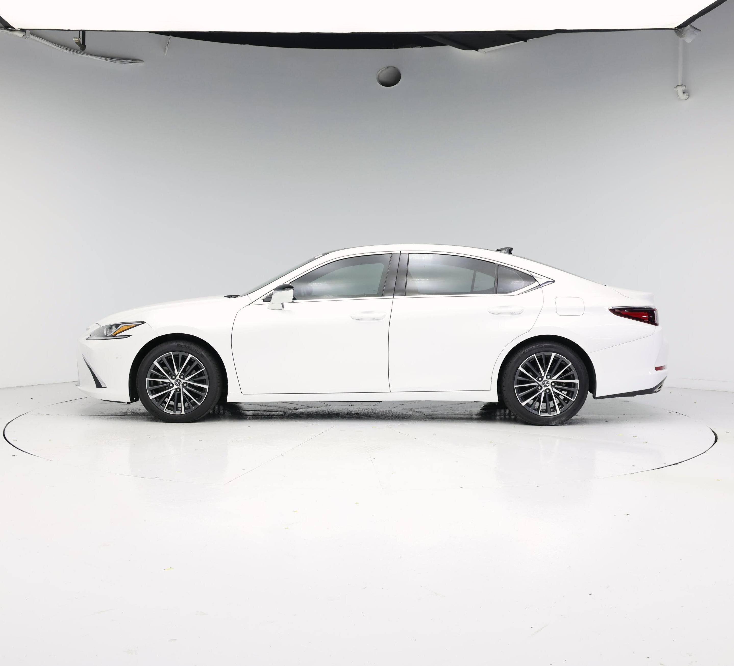 Thumbnail: 2023 Lexus ES - 3