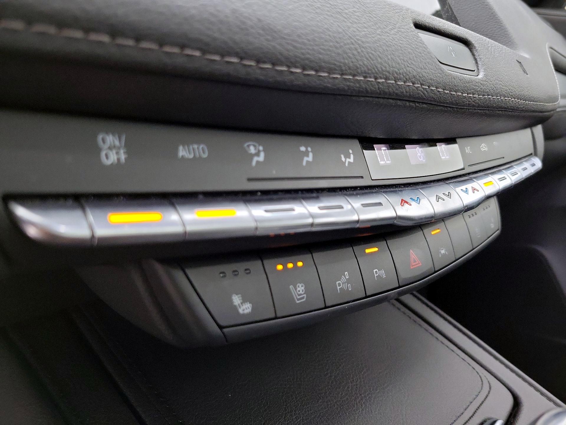 Thumbnail: 2020 Cadillac XT4 - 17