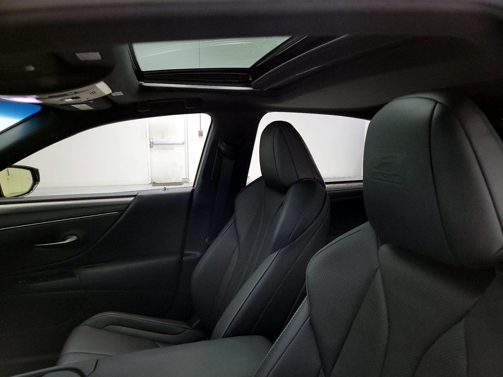 Thumbnail: 2021 Lexus ES - 20
