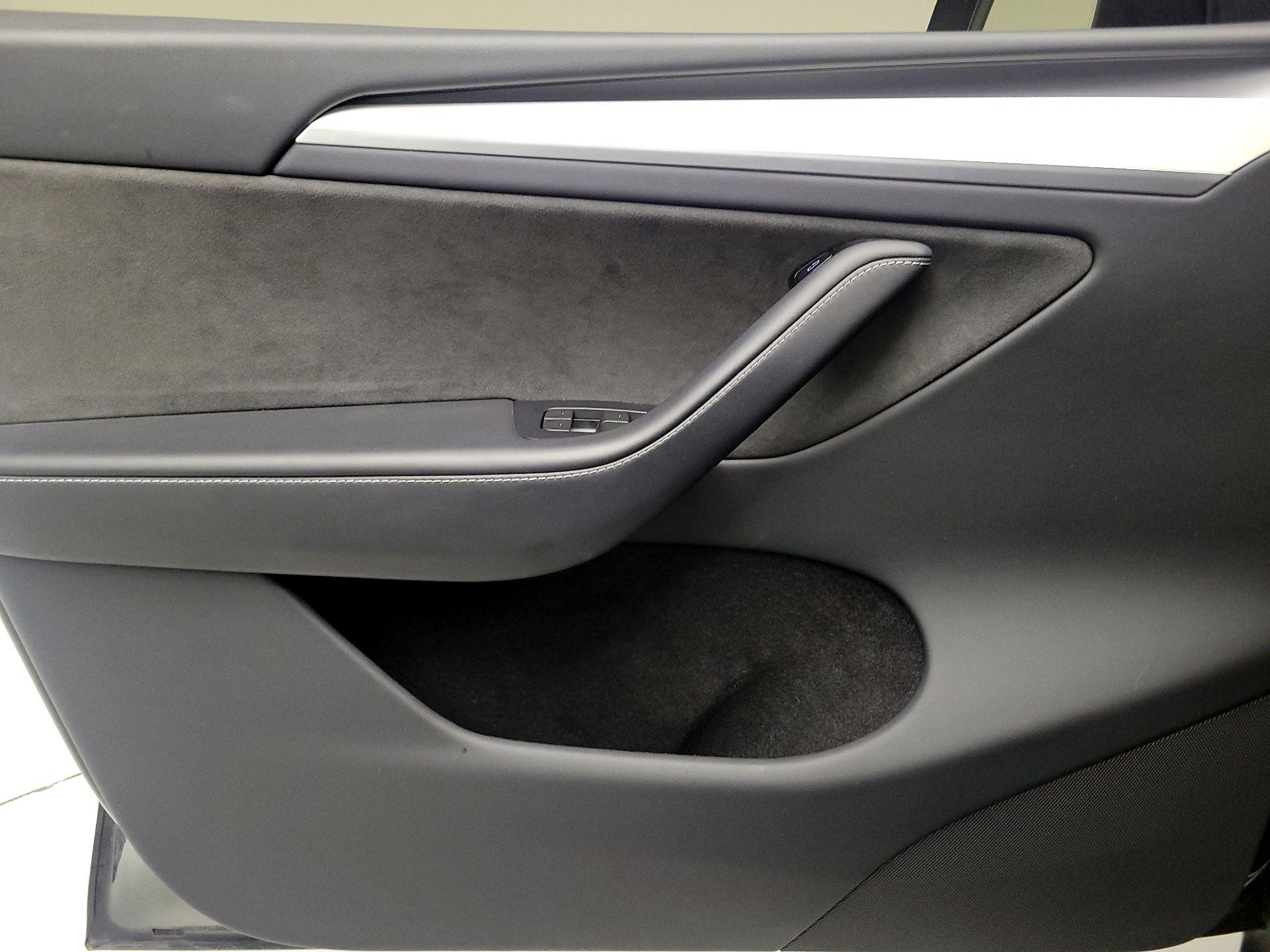 Thumbnail: 2023 Tesla Model Y - 12