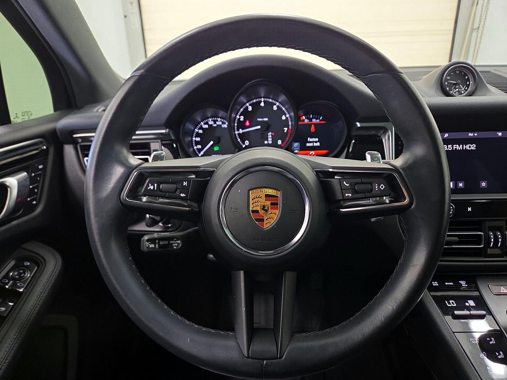Thumbnail: 2023 Porsche Macan - 10