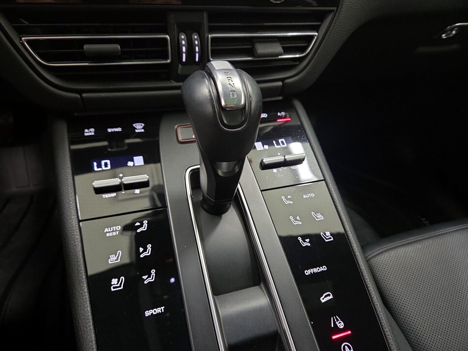 Thumbnail: 2023 Porsche Macan - 17