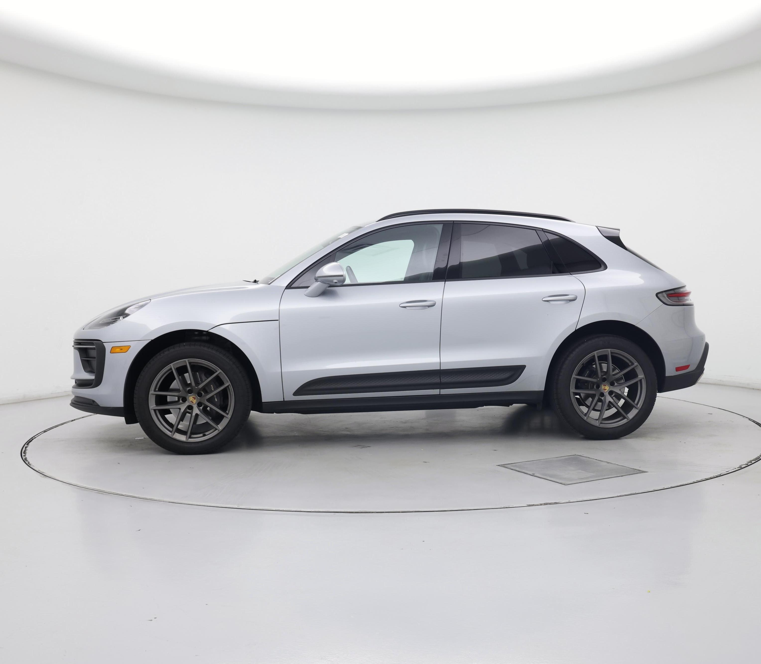Thumbnail: 2023 Porsche Macan - 3