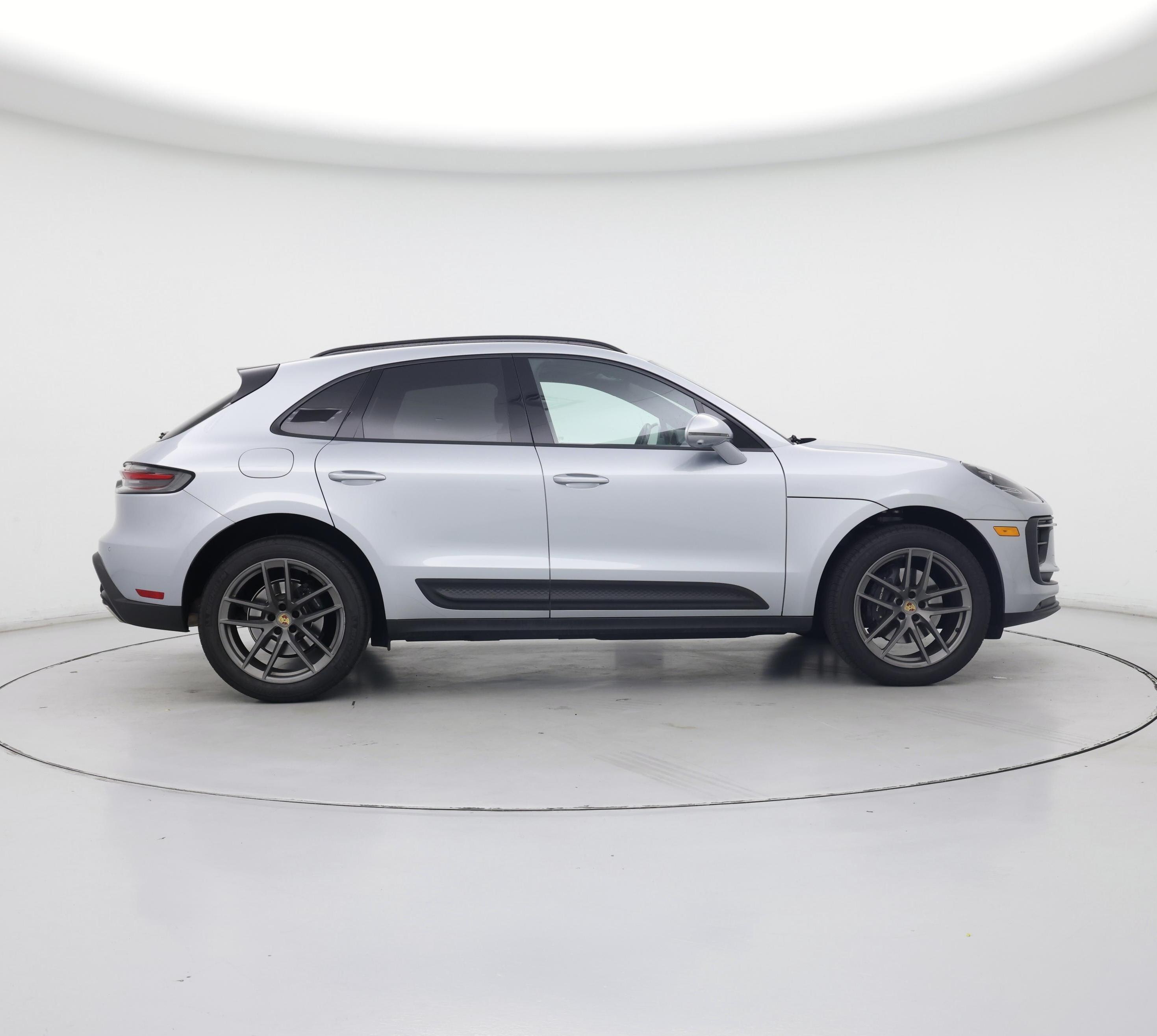 Thumbnail: 2023 Porsche Macan - 7