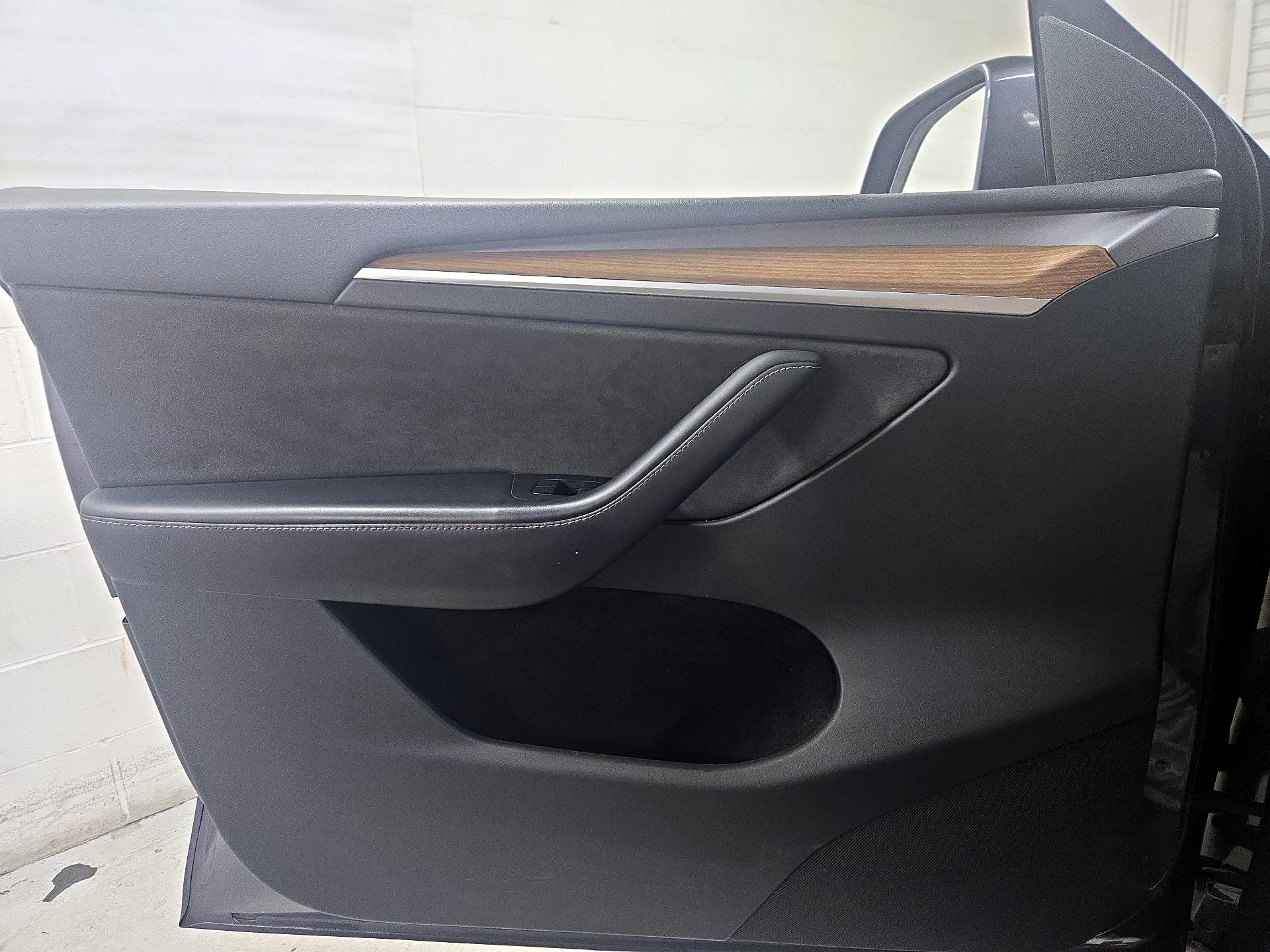 Thumbnail: 2023 Tesla Model Y - 12