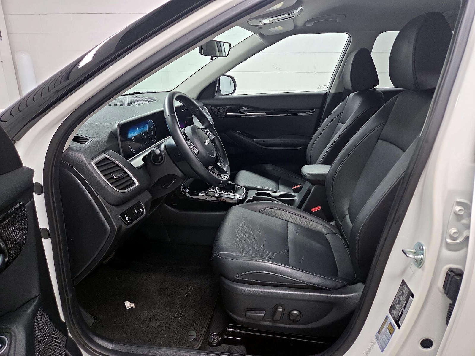 2024 Kia Seltos EX - Photo 12