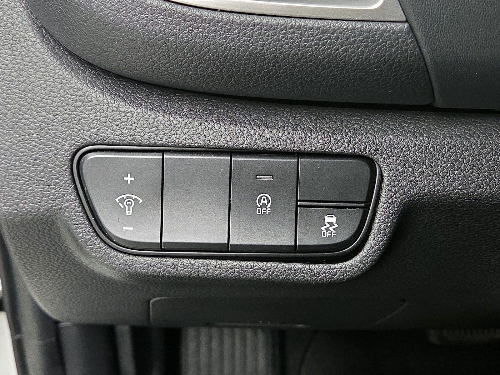 2024 Kia Seltos EX - Photo 14