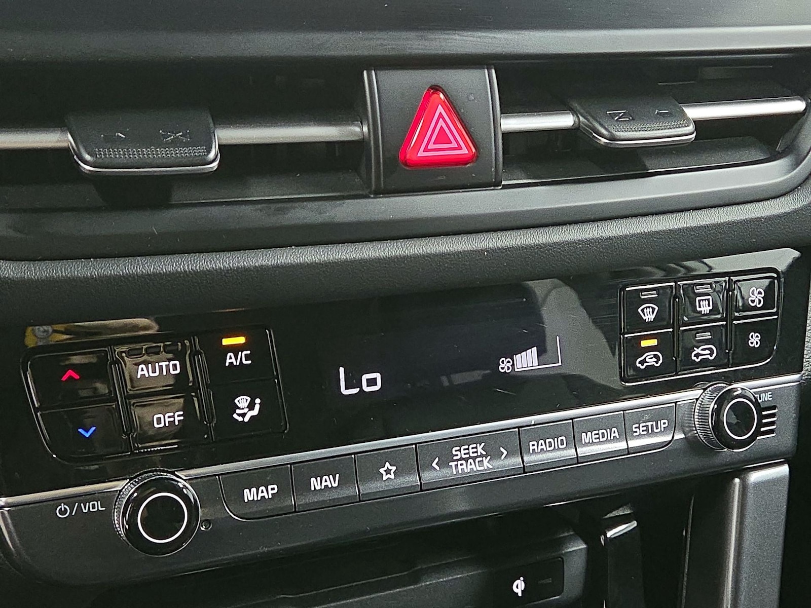 2024 Kia Seltos EX - Photo 18