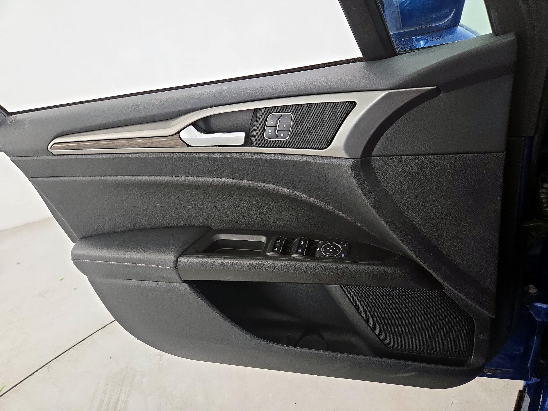 Thumbnail: 2017 Ford Fusion - 12