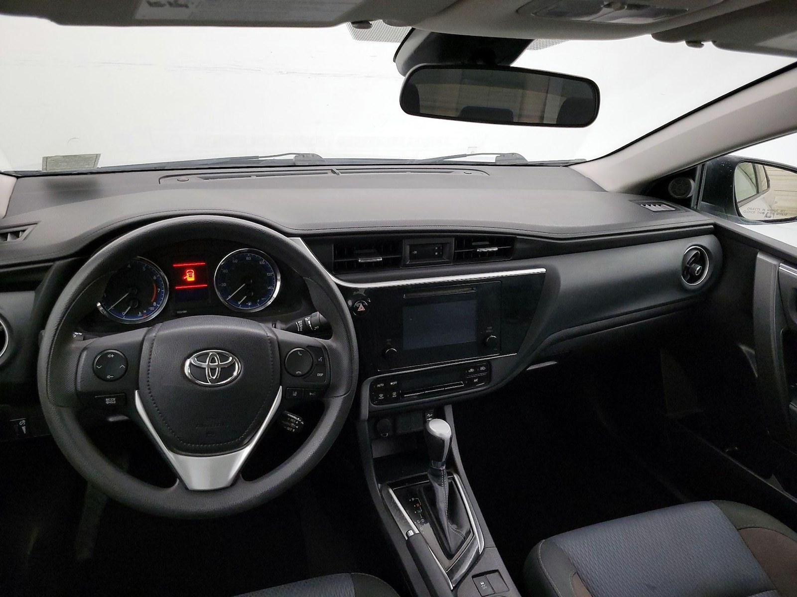 2018 Toyota Corolla LE - Photo 10