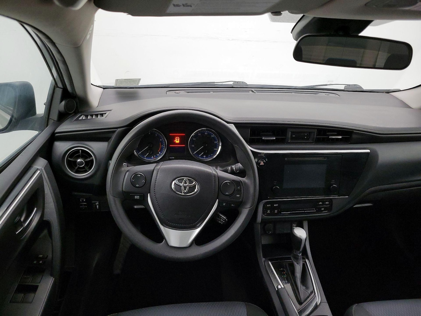 2018 Toyota Corolla LE - Photo 11