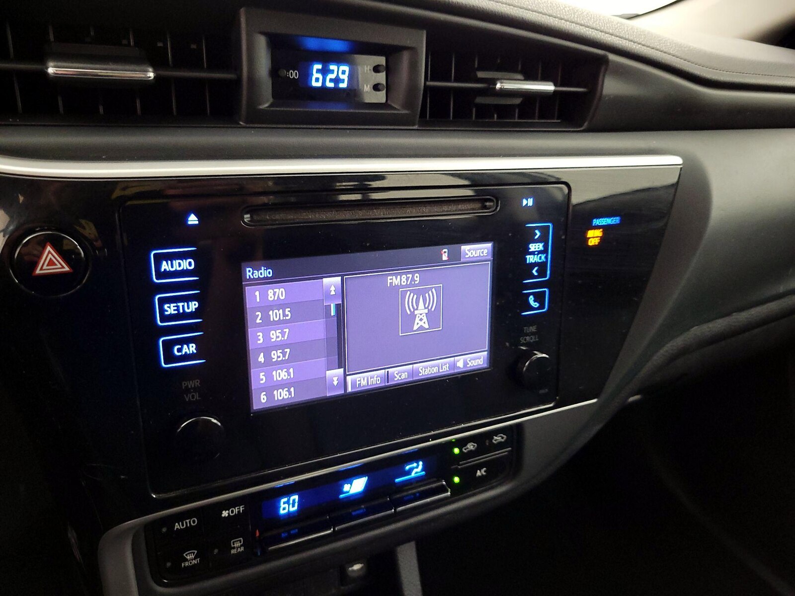 2018 Toyota Corolla LE - Photo 16