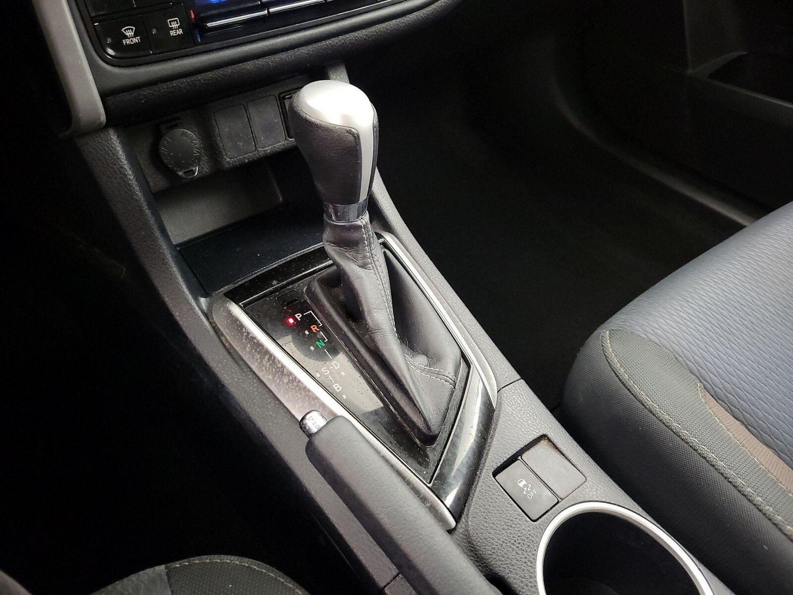2018 Toyota Corolla LE - Photo 18