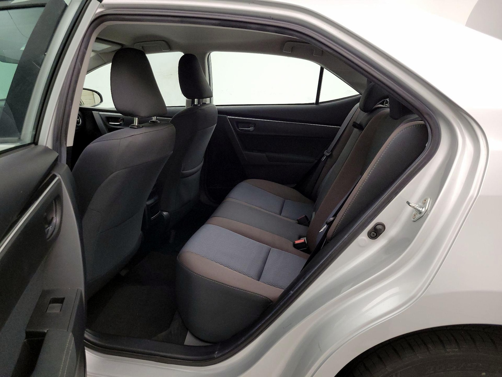 2018 Toyota Corolla LE - Photo 20