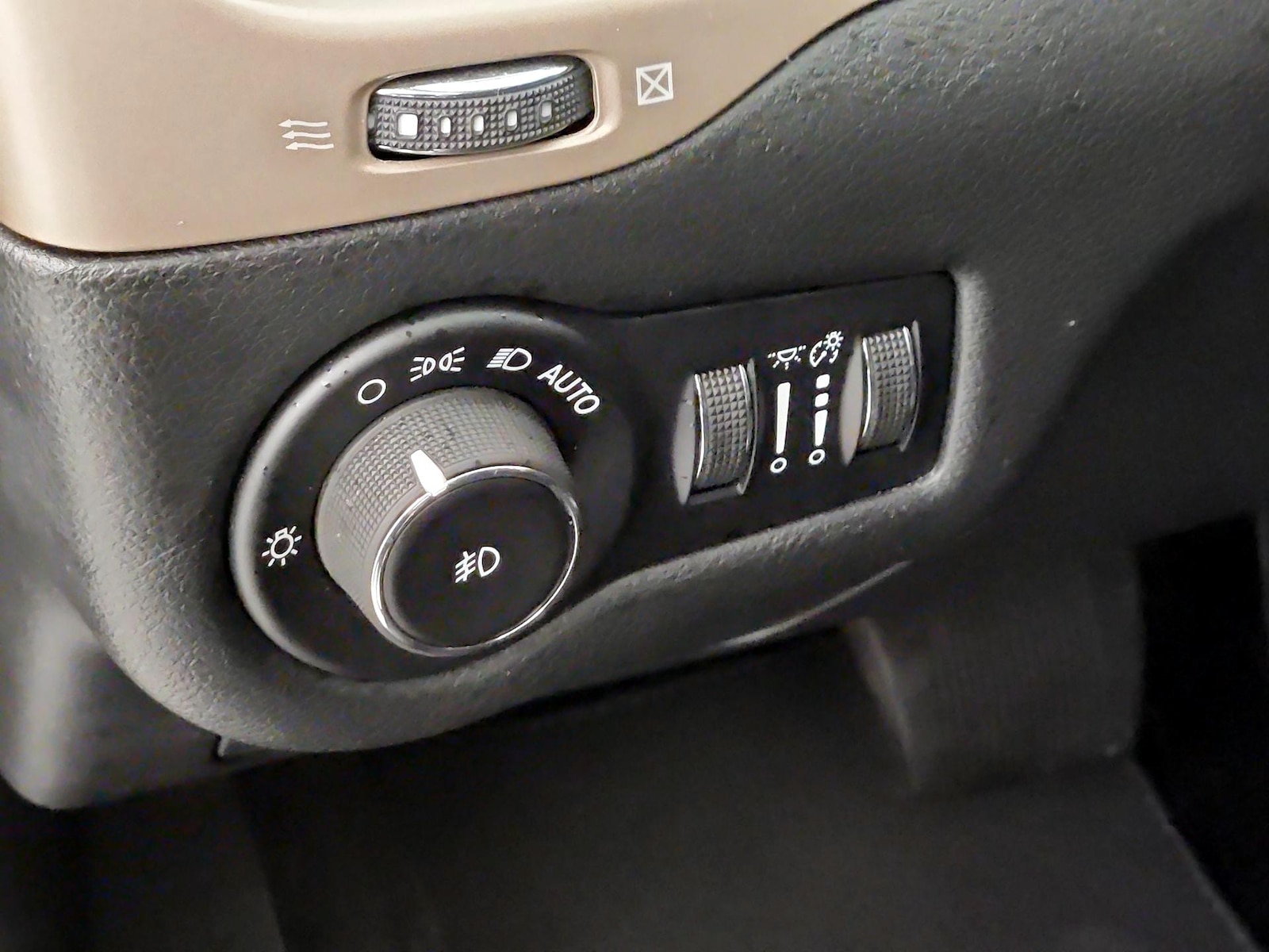 2015 Jeep Cherokee Latitude - Photo 14