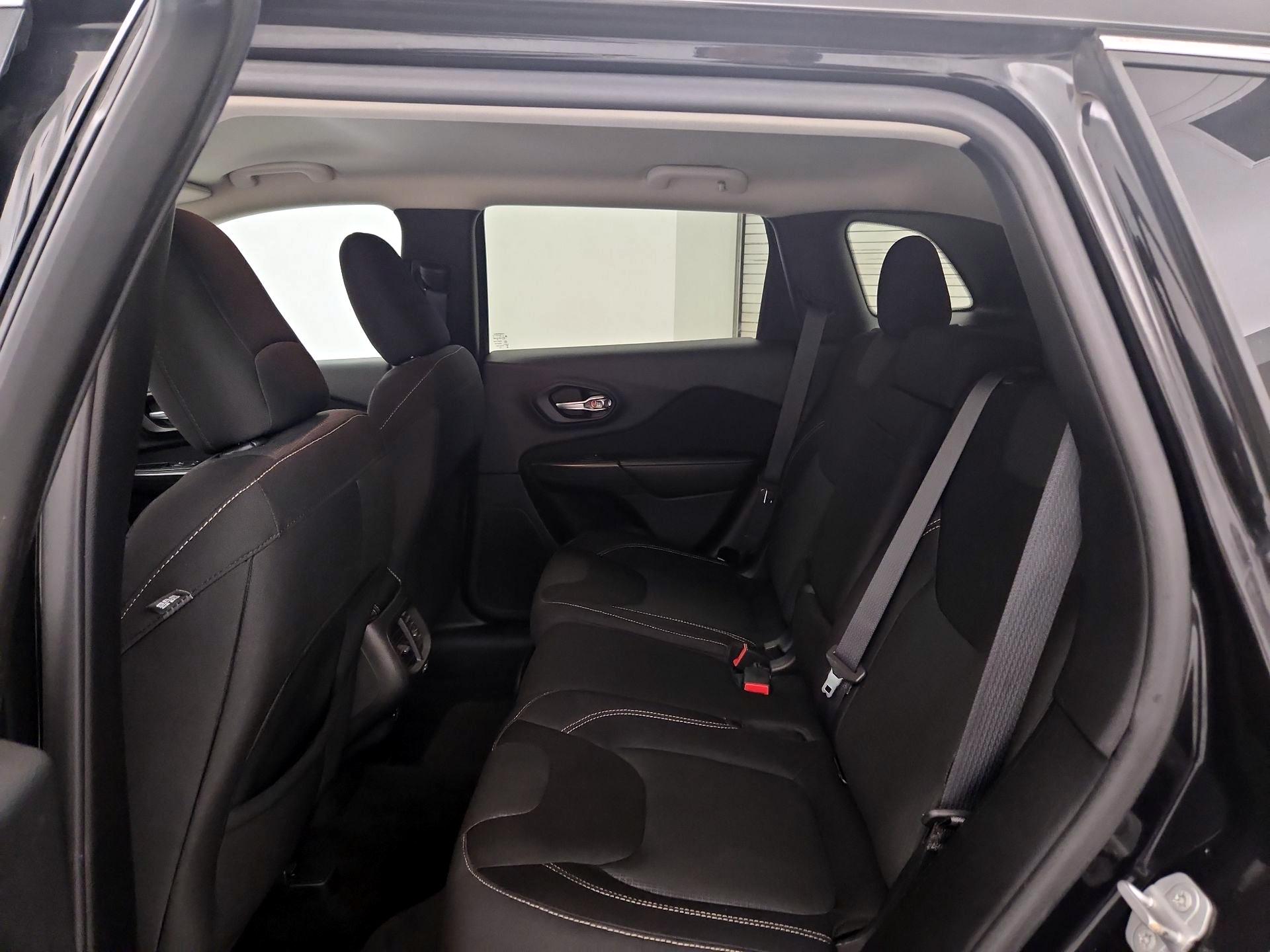 Thumbnail: 2015 Jeep Cherokee - 19