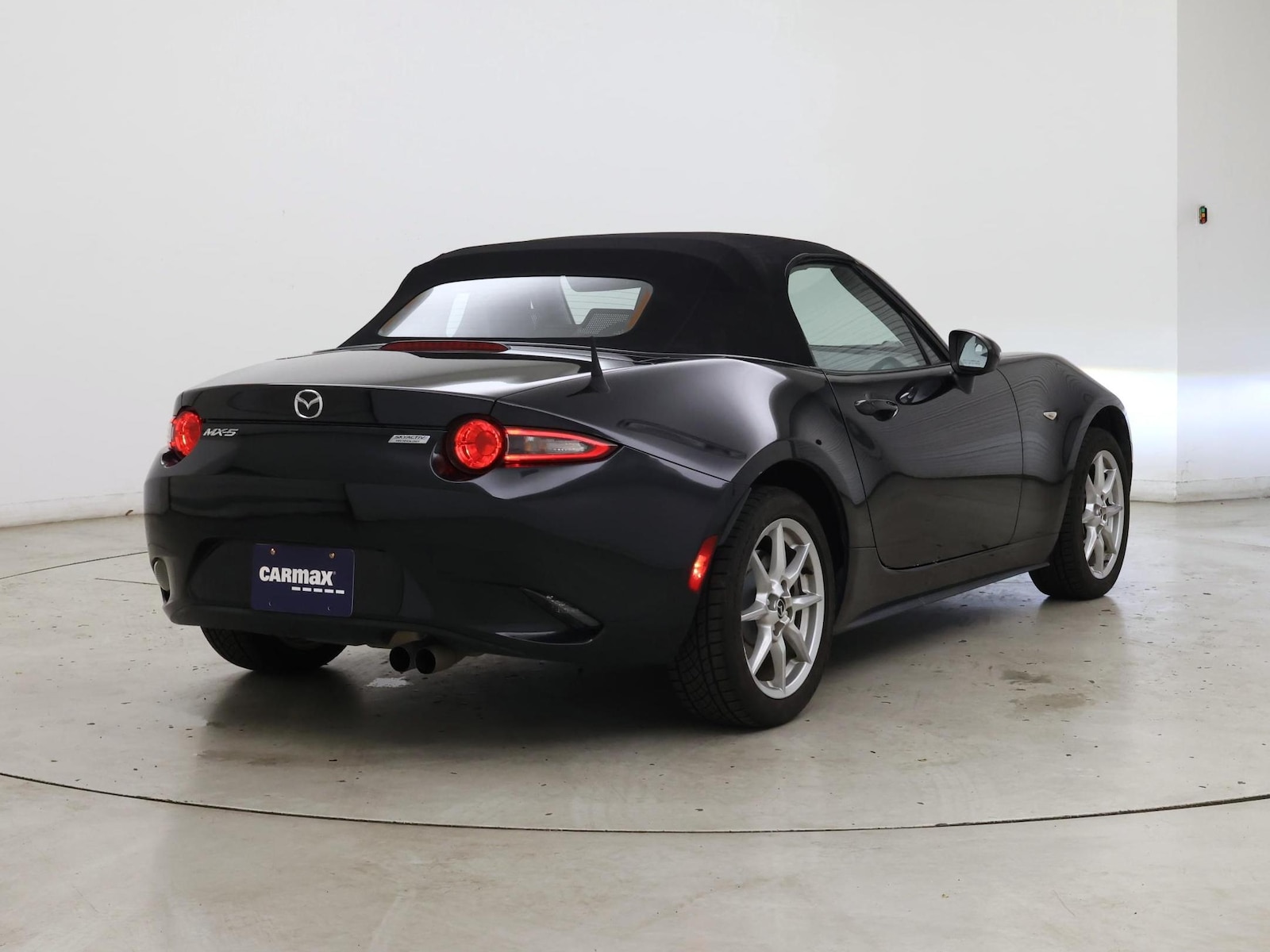 2017 Mazda MX-5 Miata Sport - Photo 9