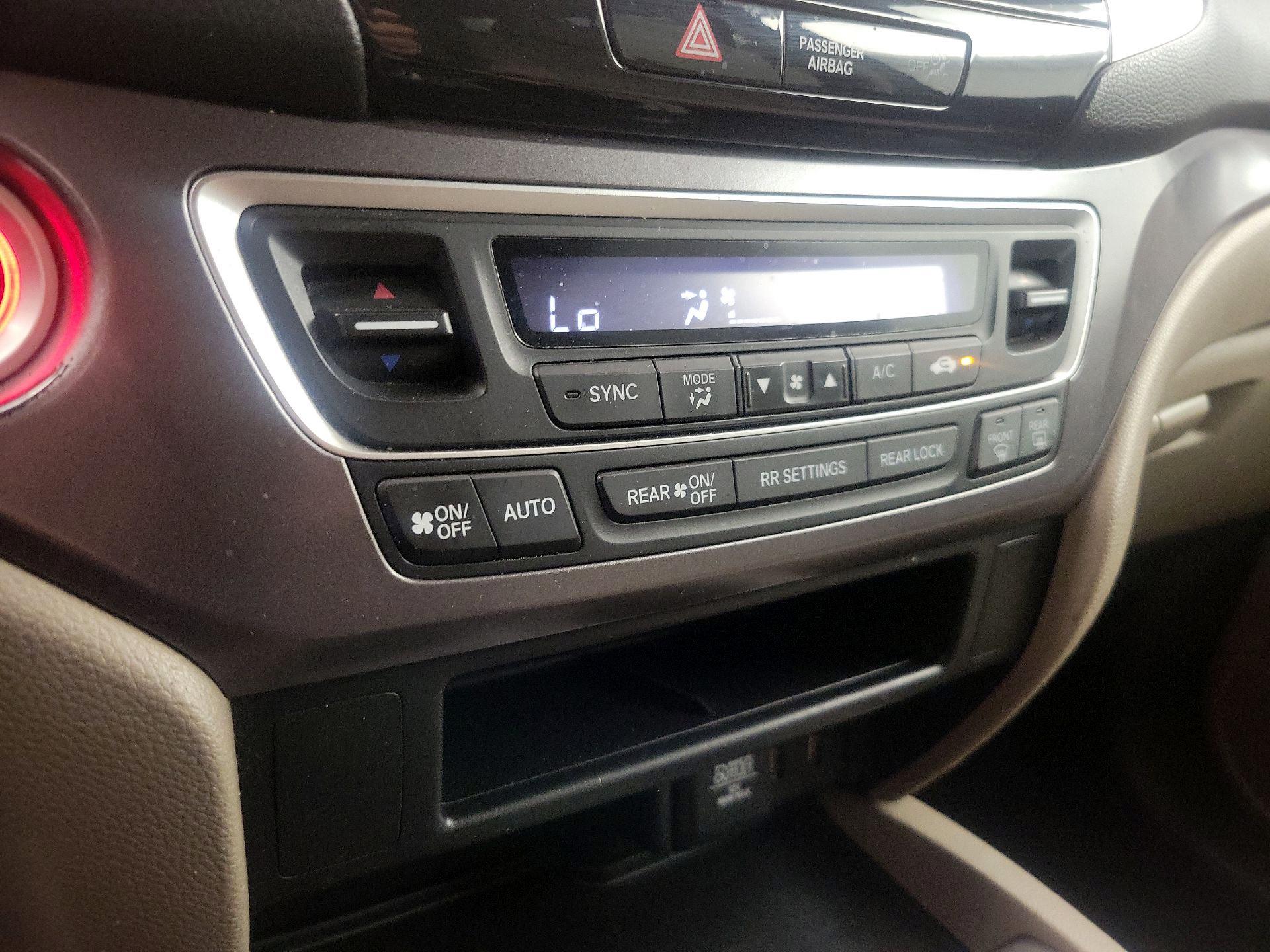 Thumbnail: 2018 Honda Pilot - 16
