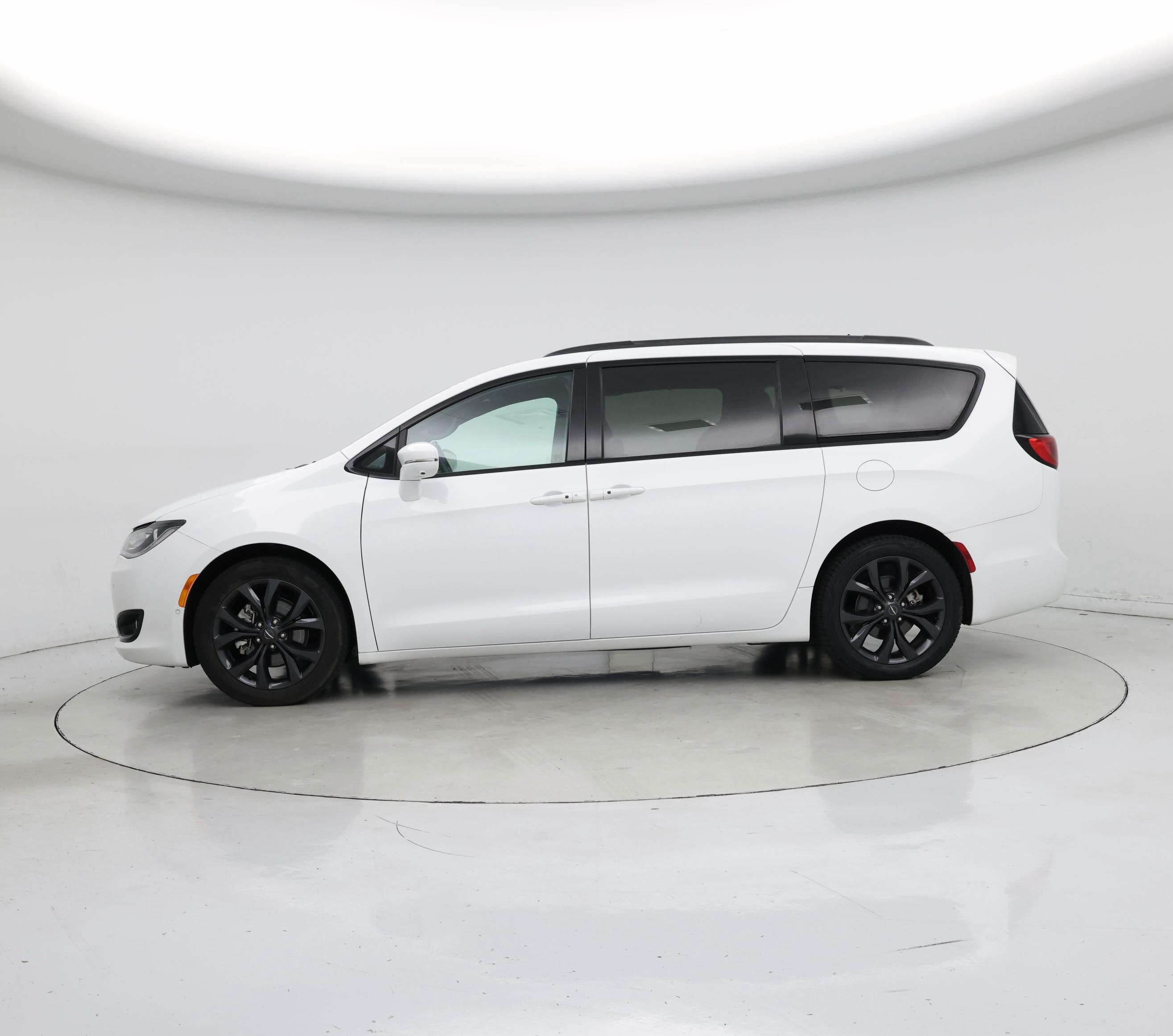 Thumbnail: 2020 Chrysler Pacifica - 3