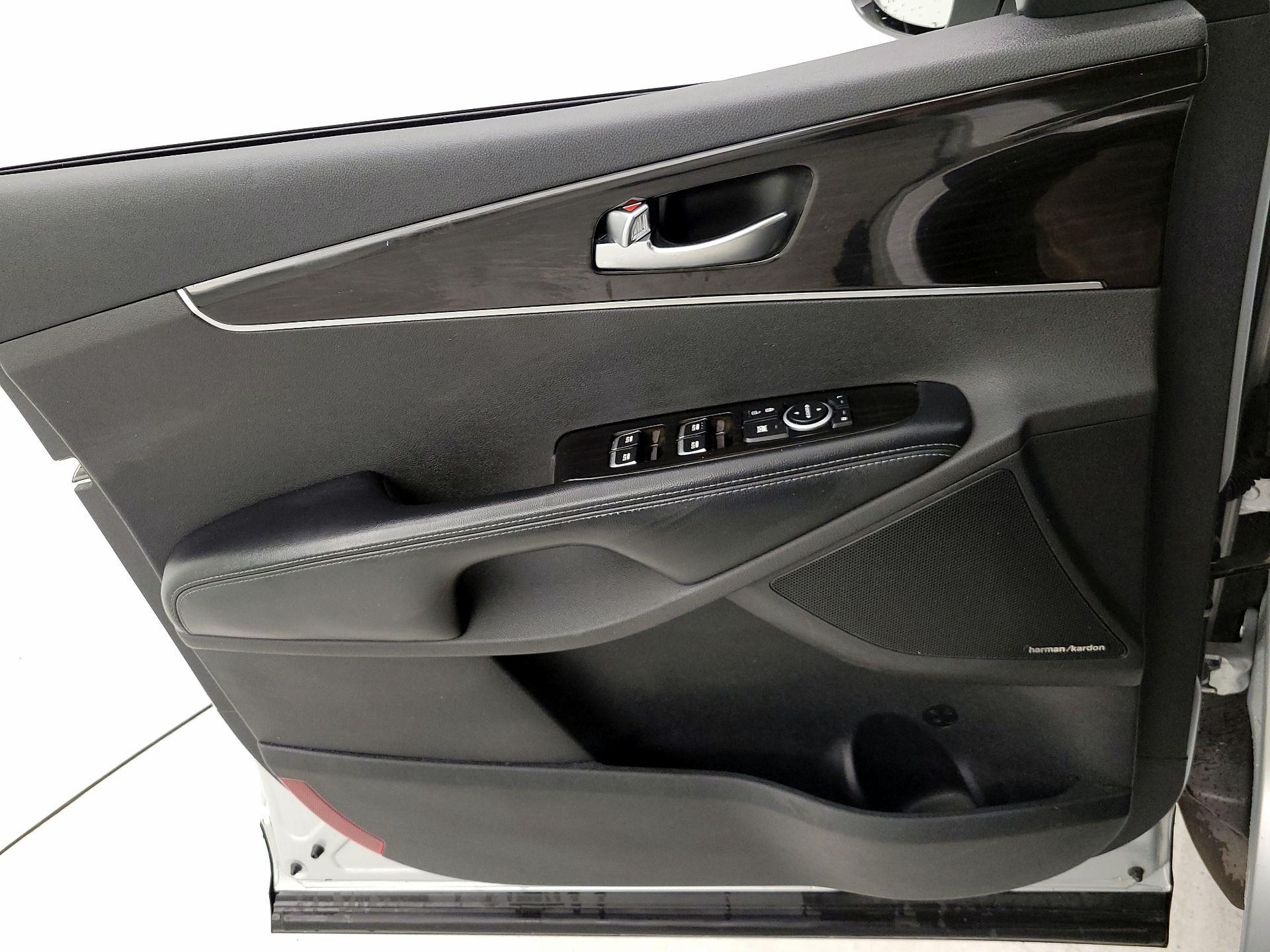 Thumbnail: 2019 Kia Sorento - 12