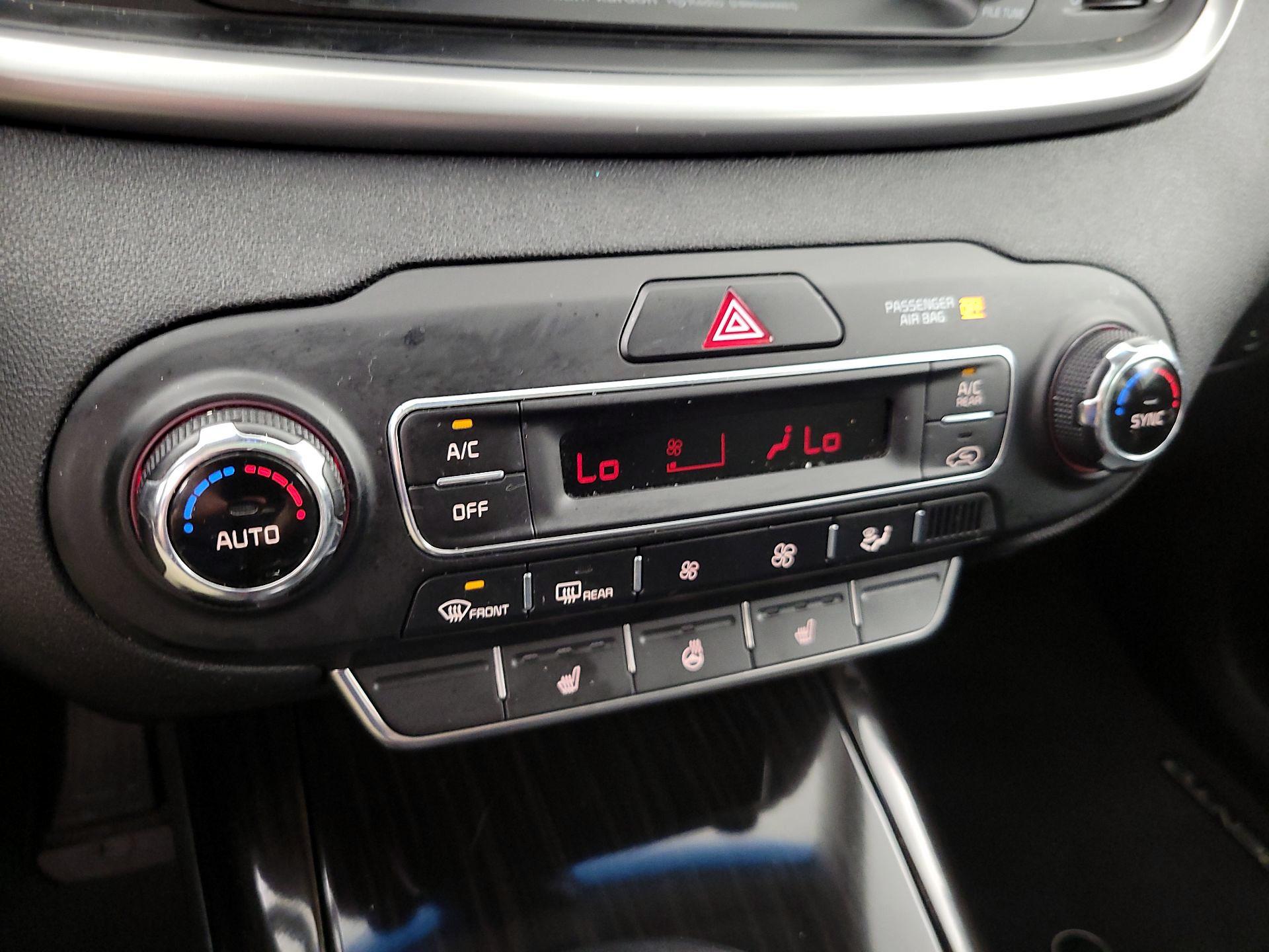 Thumbnail: 2019 Kia Sorento - 17