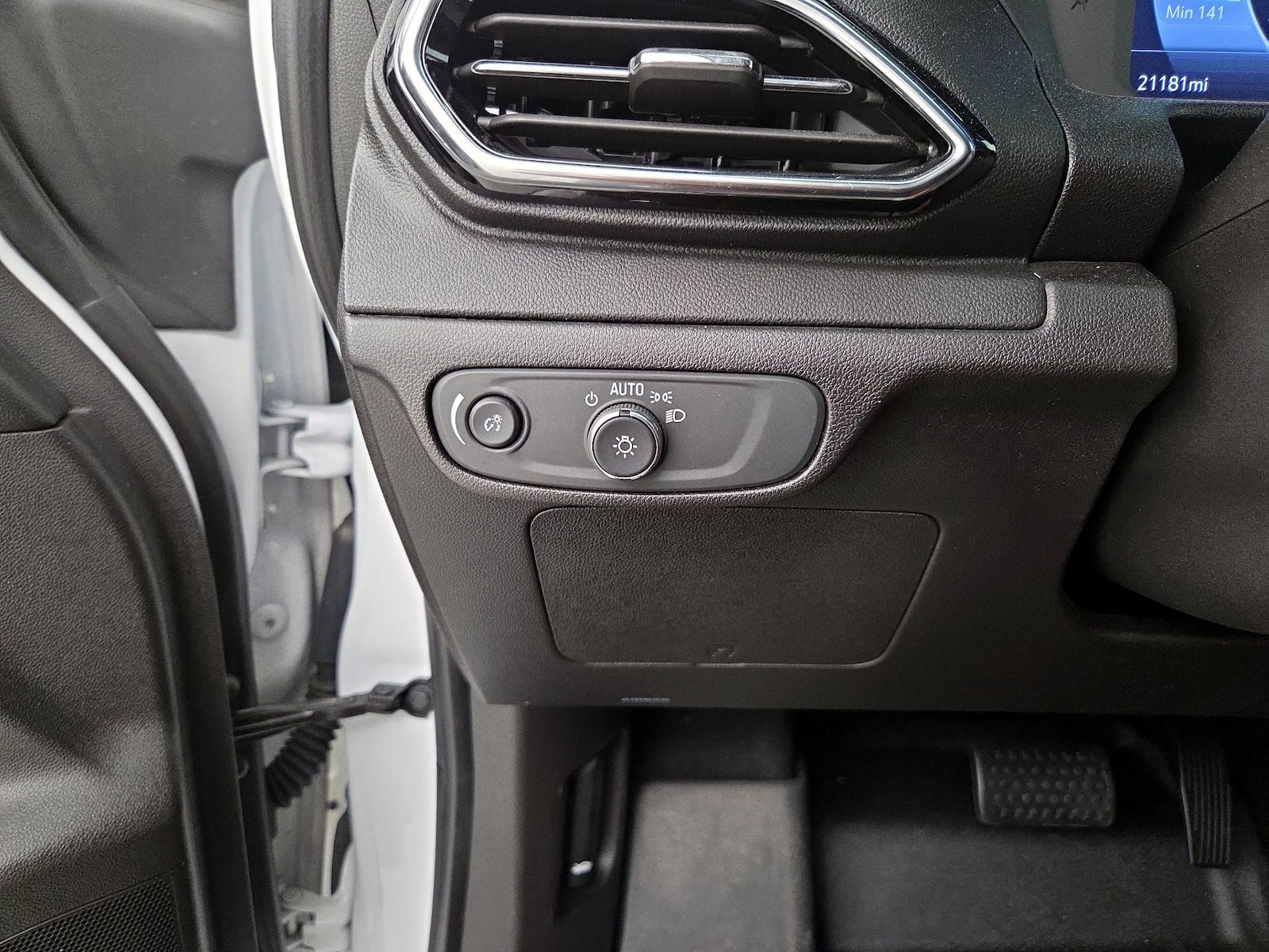 2023 Chevrolet Bolt EV 2LT - Photo 14
