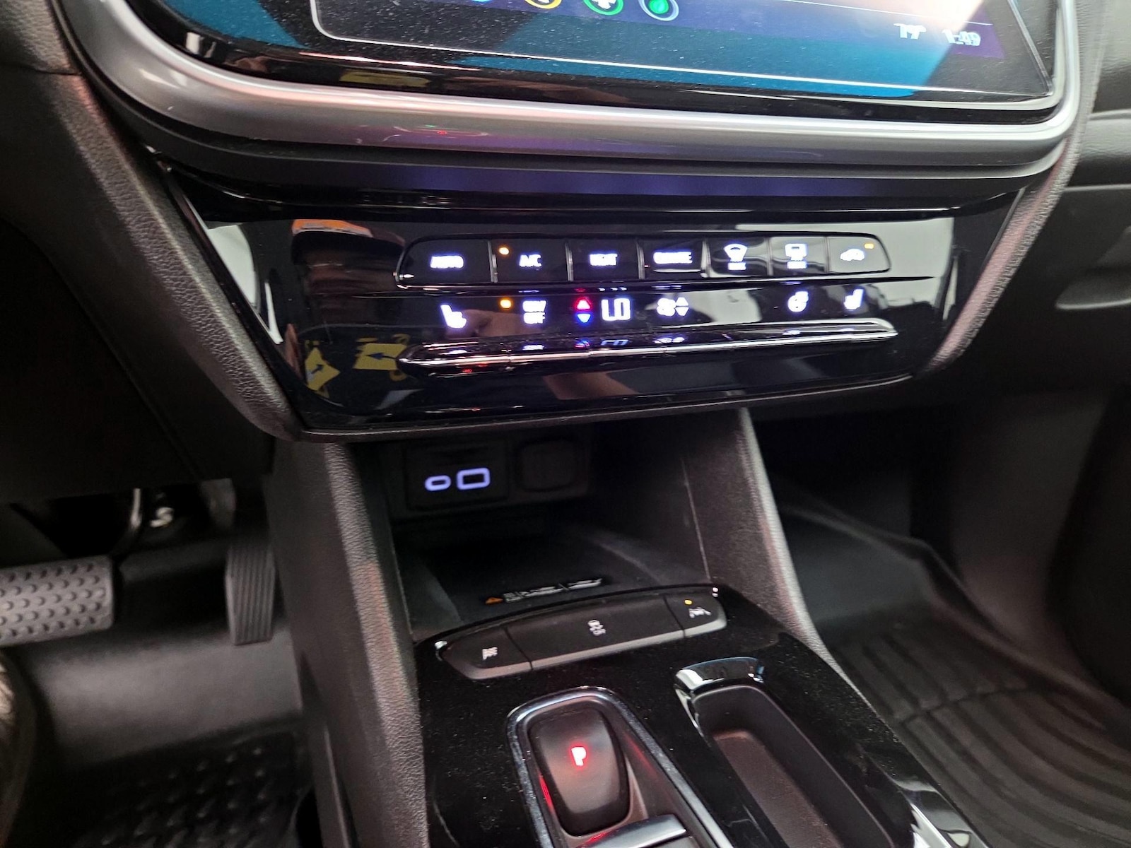 2023 Chevrolet Bolt EV 2LT - Photo 17