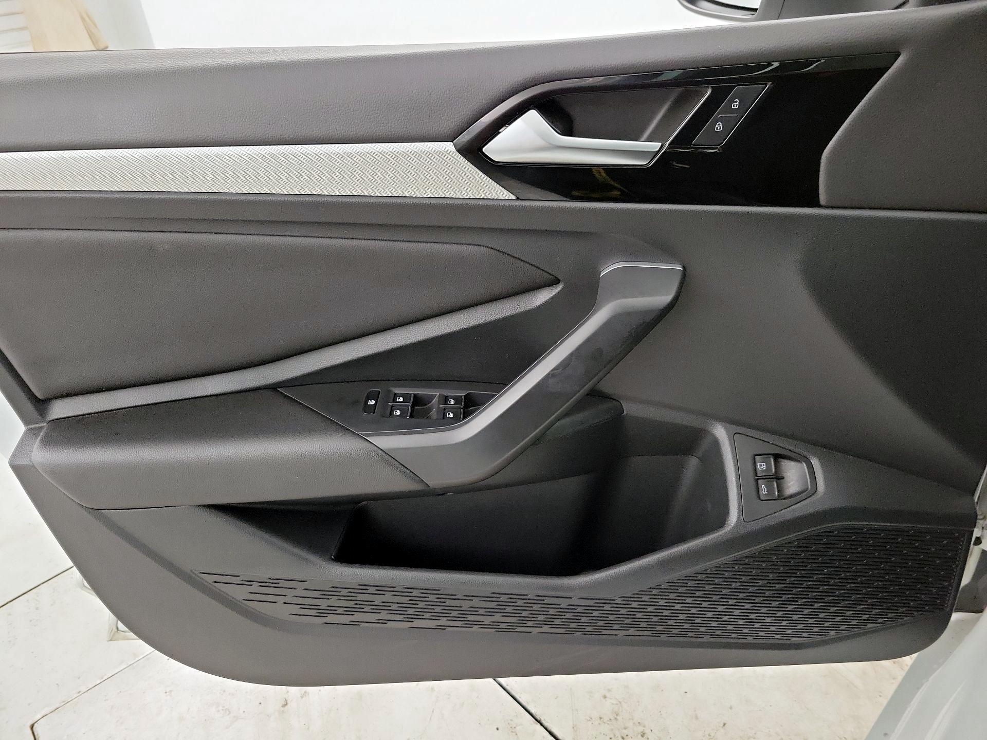 Thumbnail: 2021 Volkswagen Jetta - 12