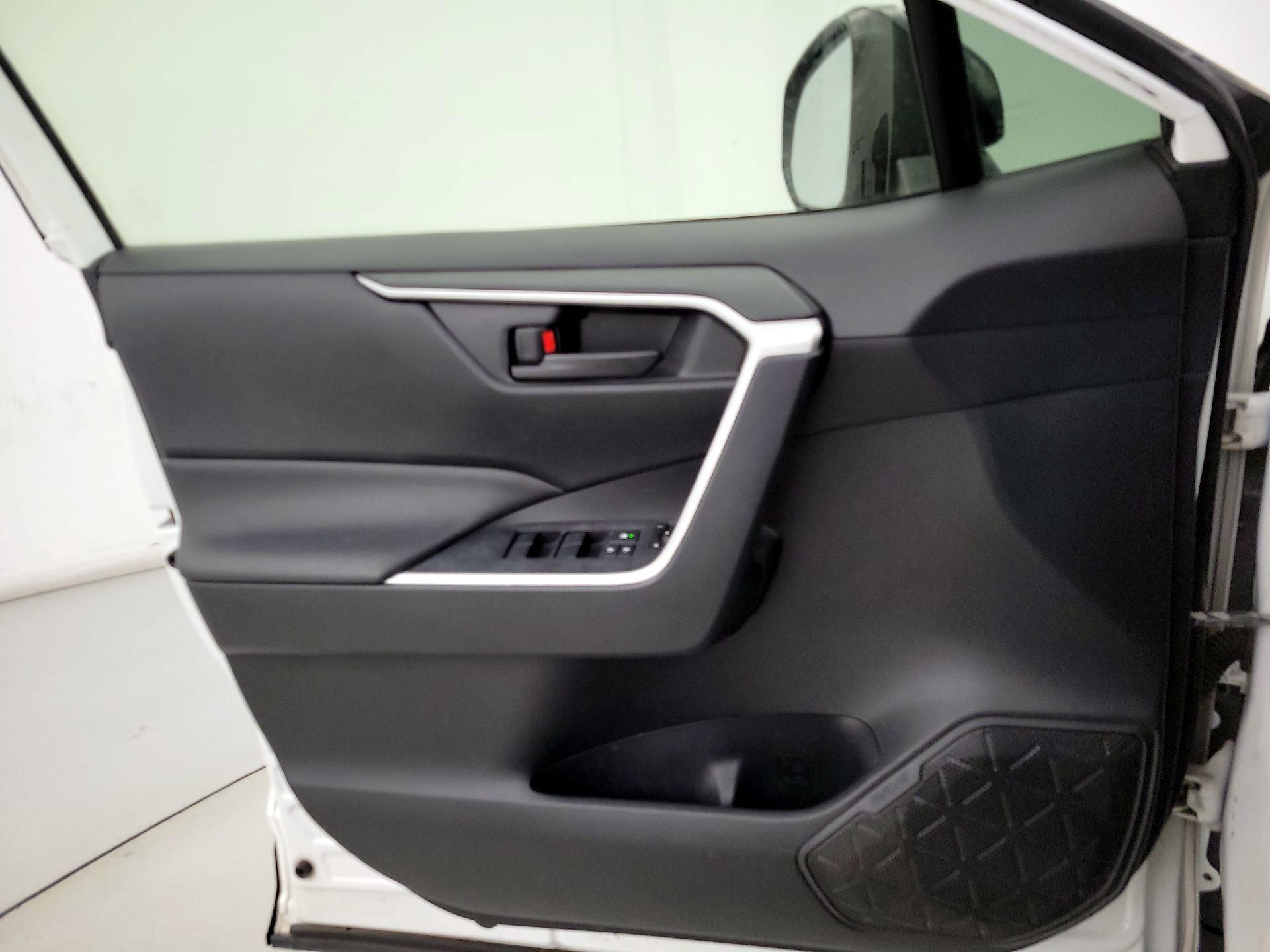 Thumbnail: 2019 Toyota RAV4 - 12