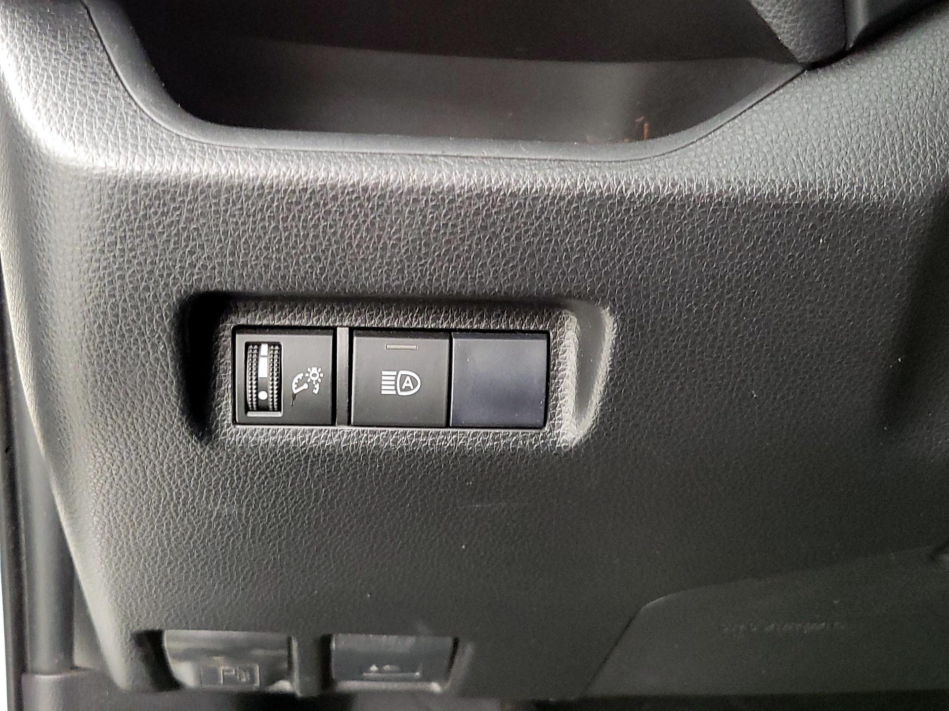 Thumbnail: 2019 Toyota RAV4 - 13