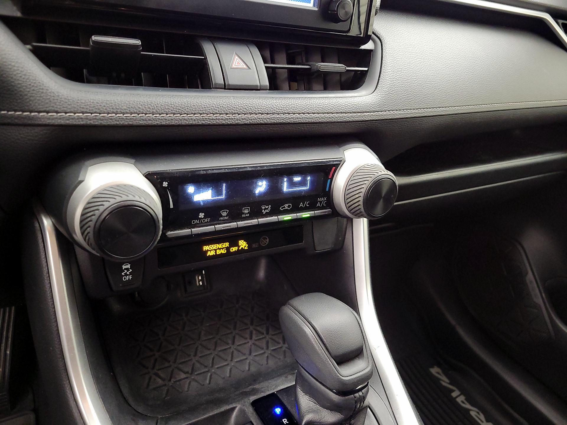 Thumbnail: 2019 Toyota RAV4 - 16