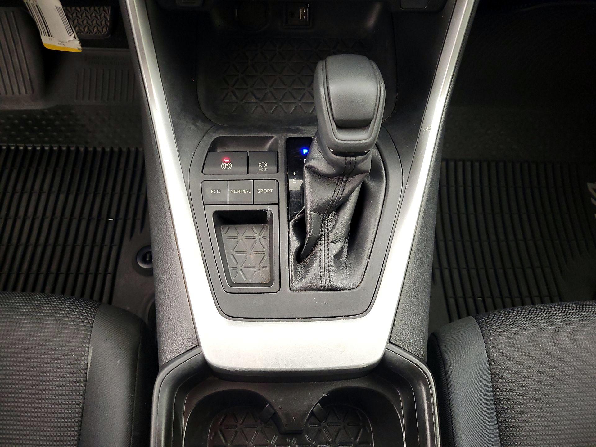 Thumbnail: 2019 Toyota RAV4 - 17