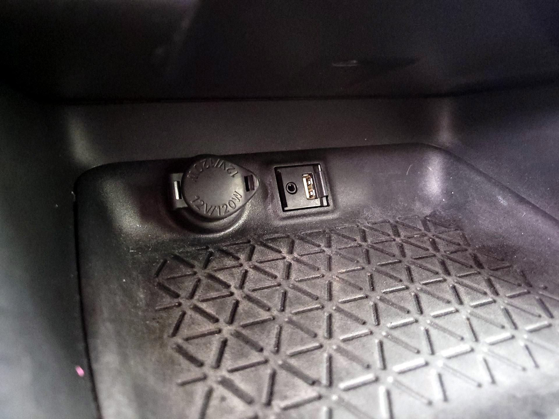 Thumbnail: 2019 Toyota RAV4 - 18