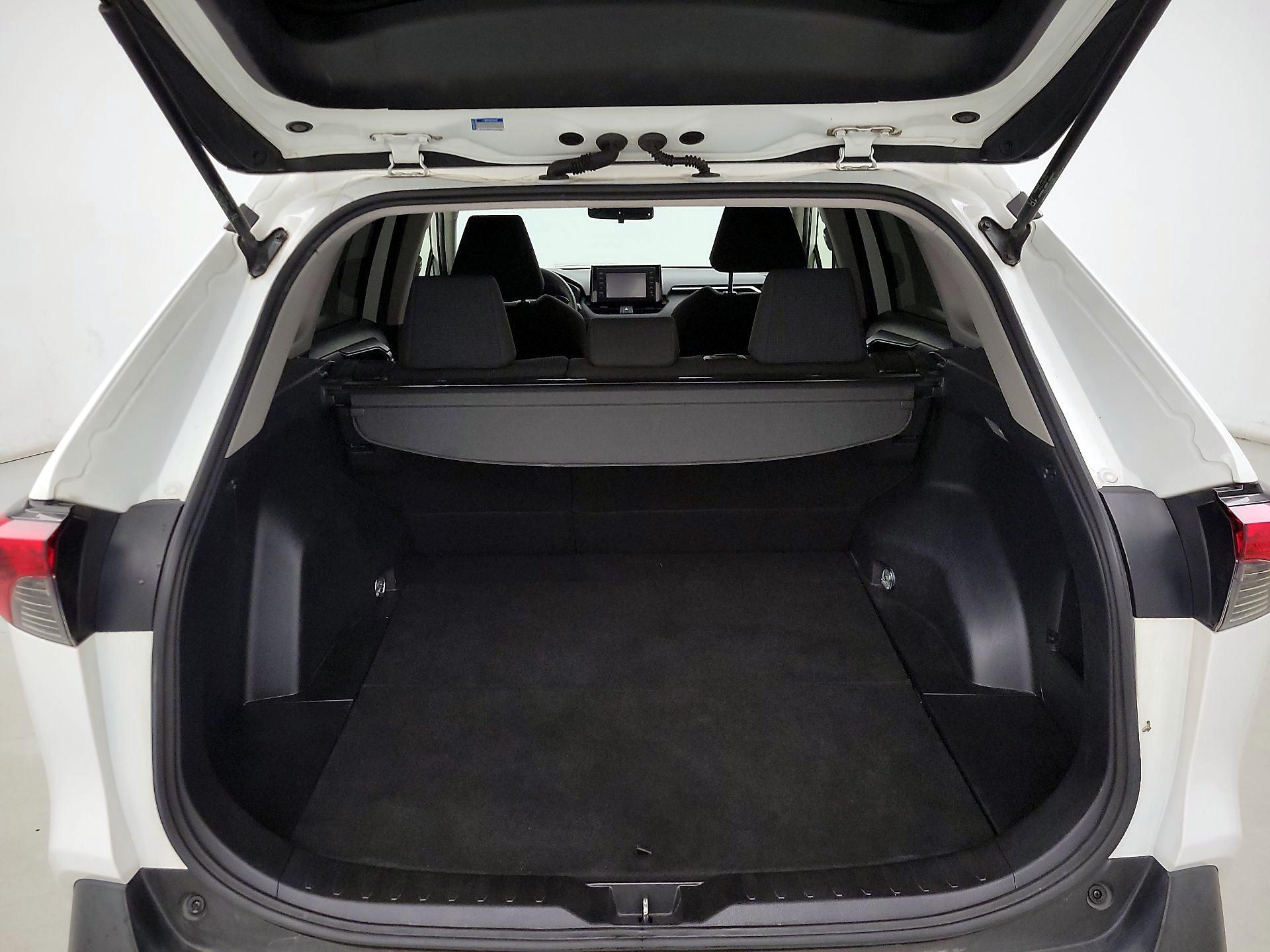 Thumbnail: 2019 Toyota RAV4 - 20