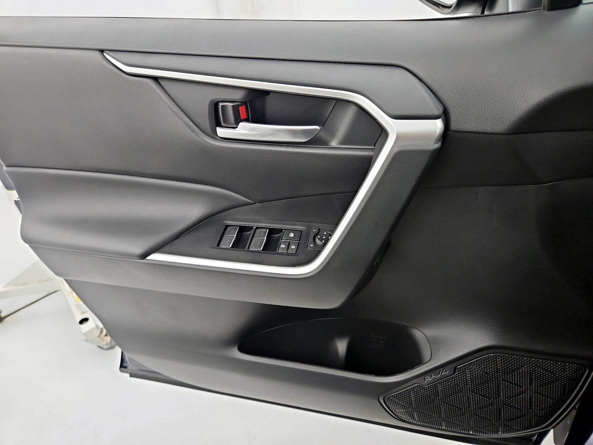 Thumbnail: 2025 Toyota RAV4 - 12
