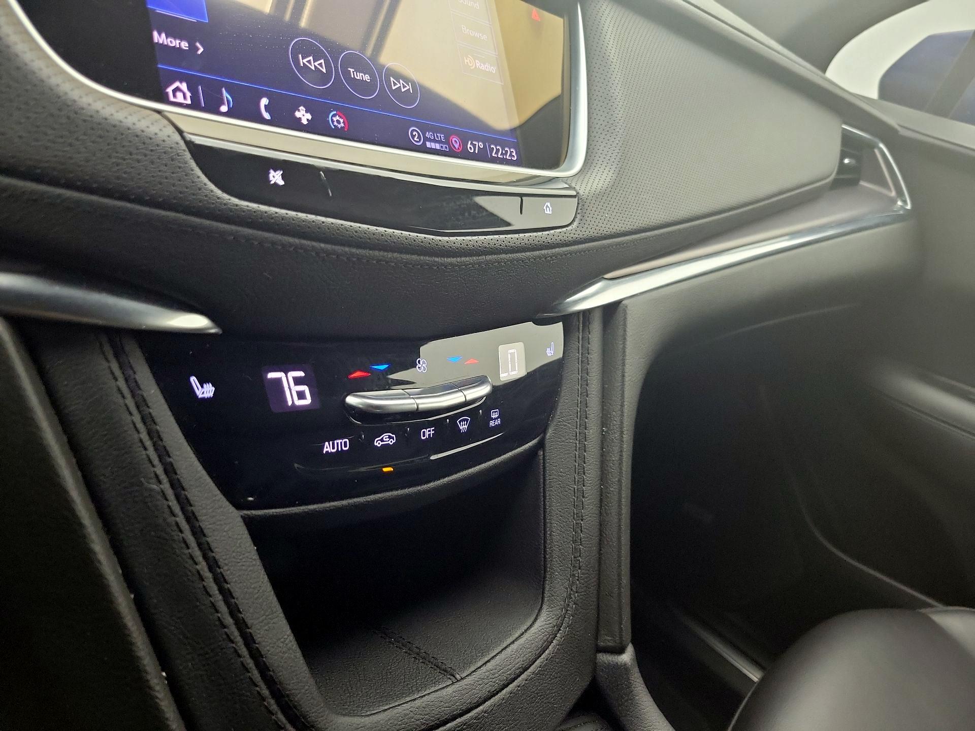 Thumbnail: 2023 Cadillac XT5 - 16