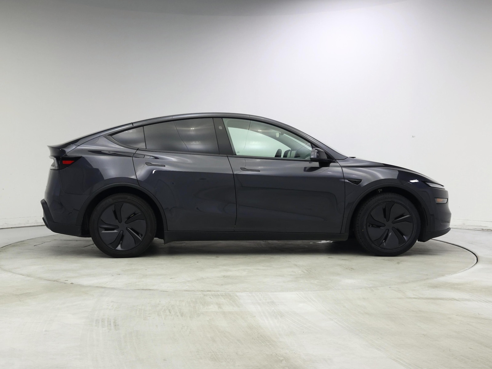2026 Tesla Model Y Long Range - Photo 8