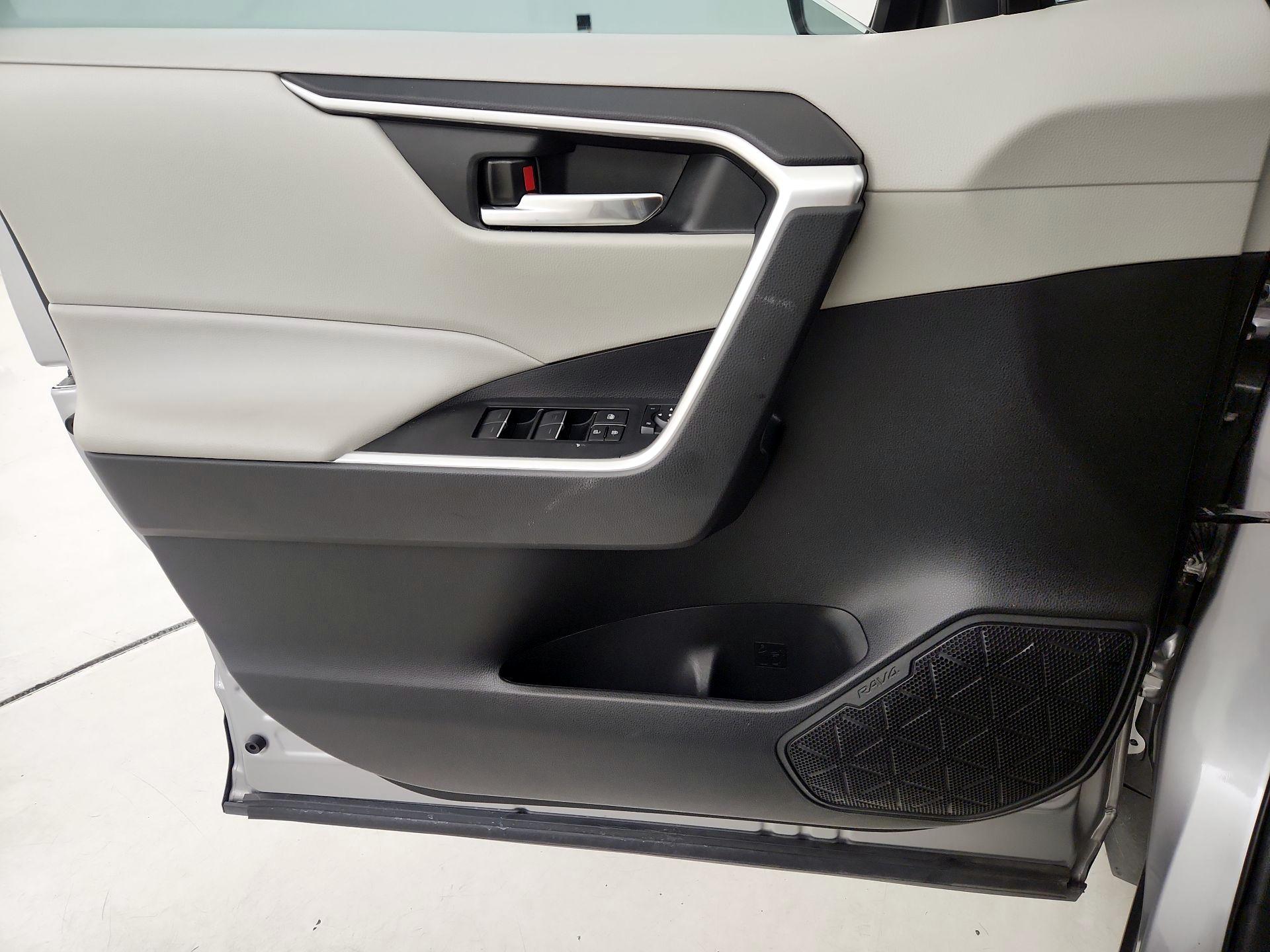 Thumbnail: 2022 Toyota RAV4 - 12