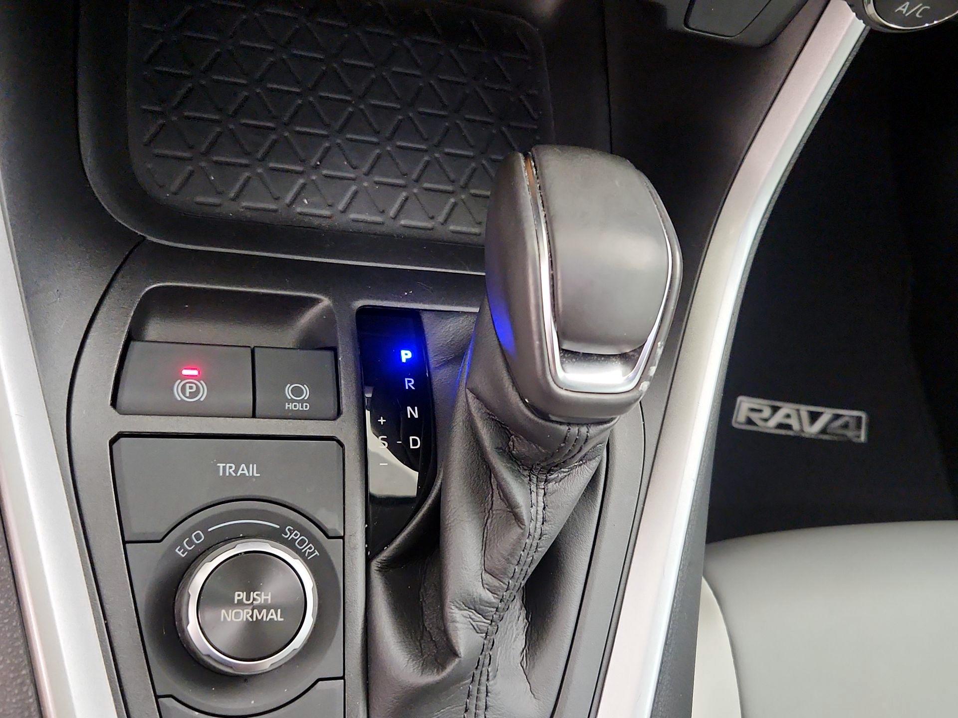 Thumbnail: 2022 Toyota RAV4 - 17
