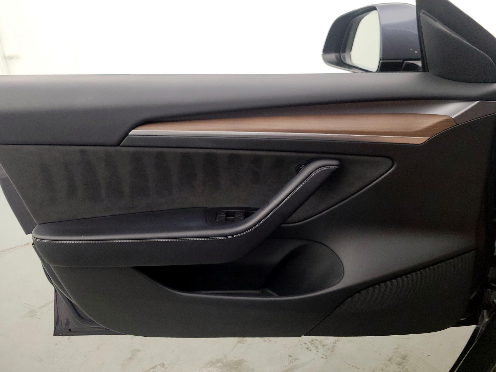 Thumbnail: 2022 Tesla Model 3 - 12