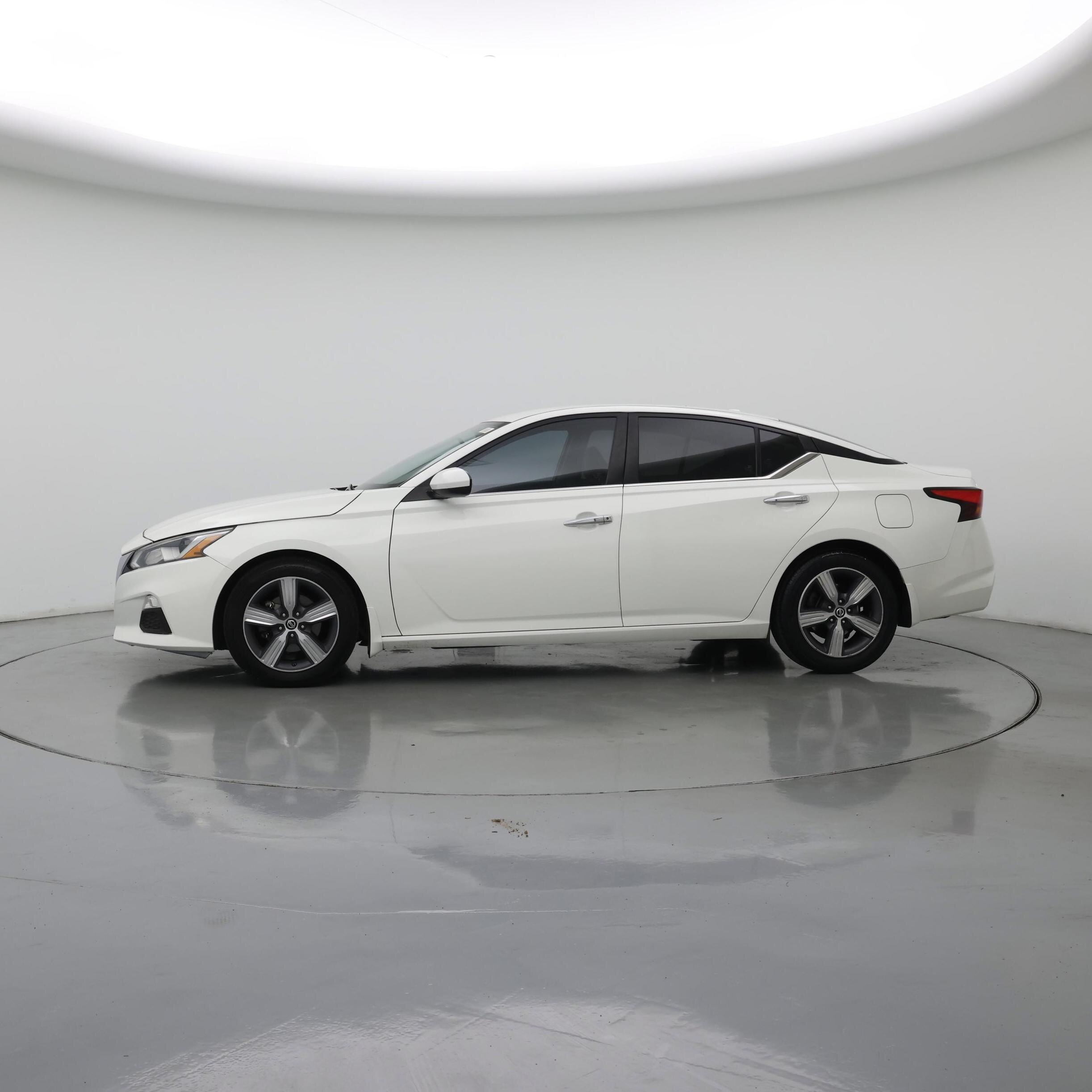 Thumbnail: 2020 Nissan Altima - 3