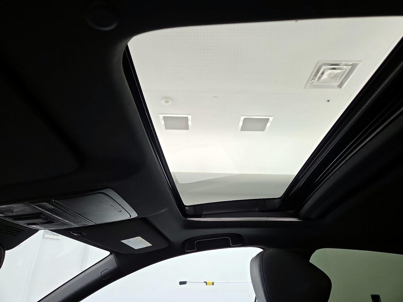 Sunroof(s) & Overhead Airbags