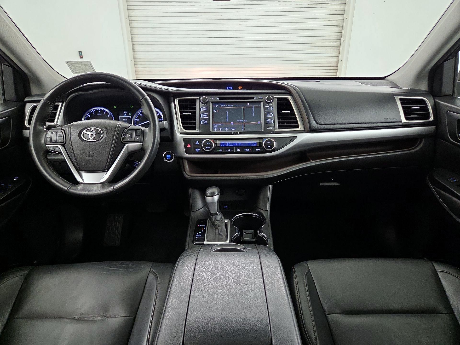 Thumbnail: 2015 Toyota Highlander - 9