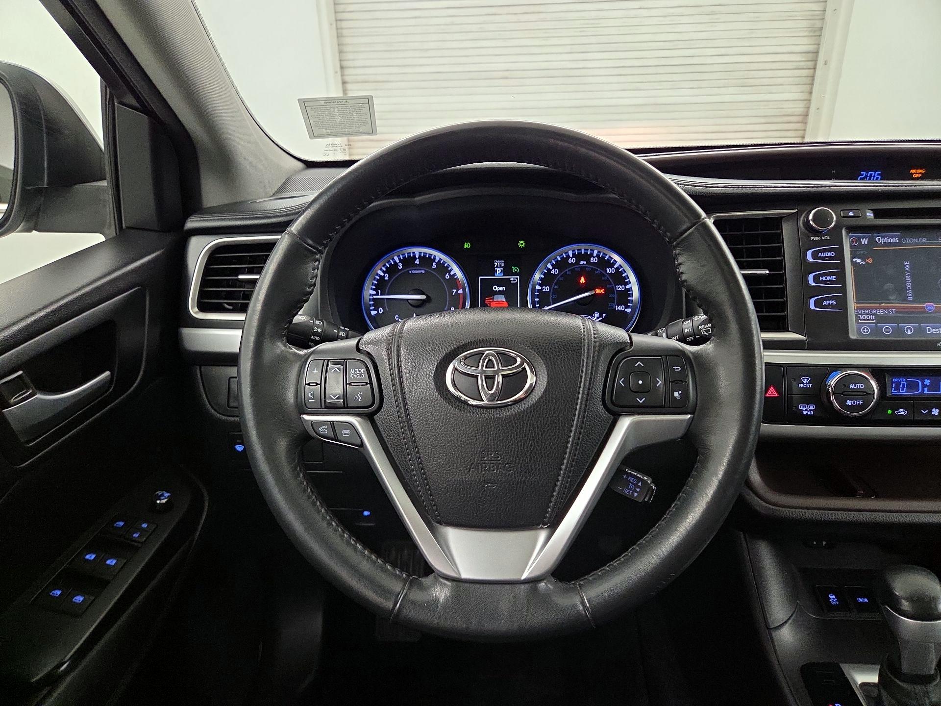 Thumbnail: 2015 Toyota Highlander - 10