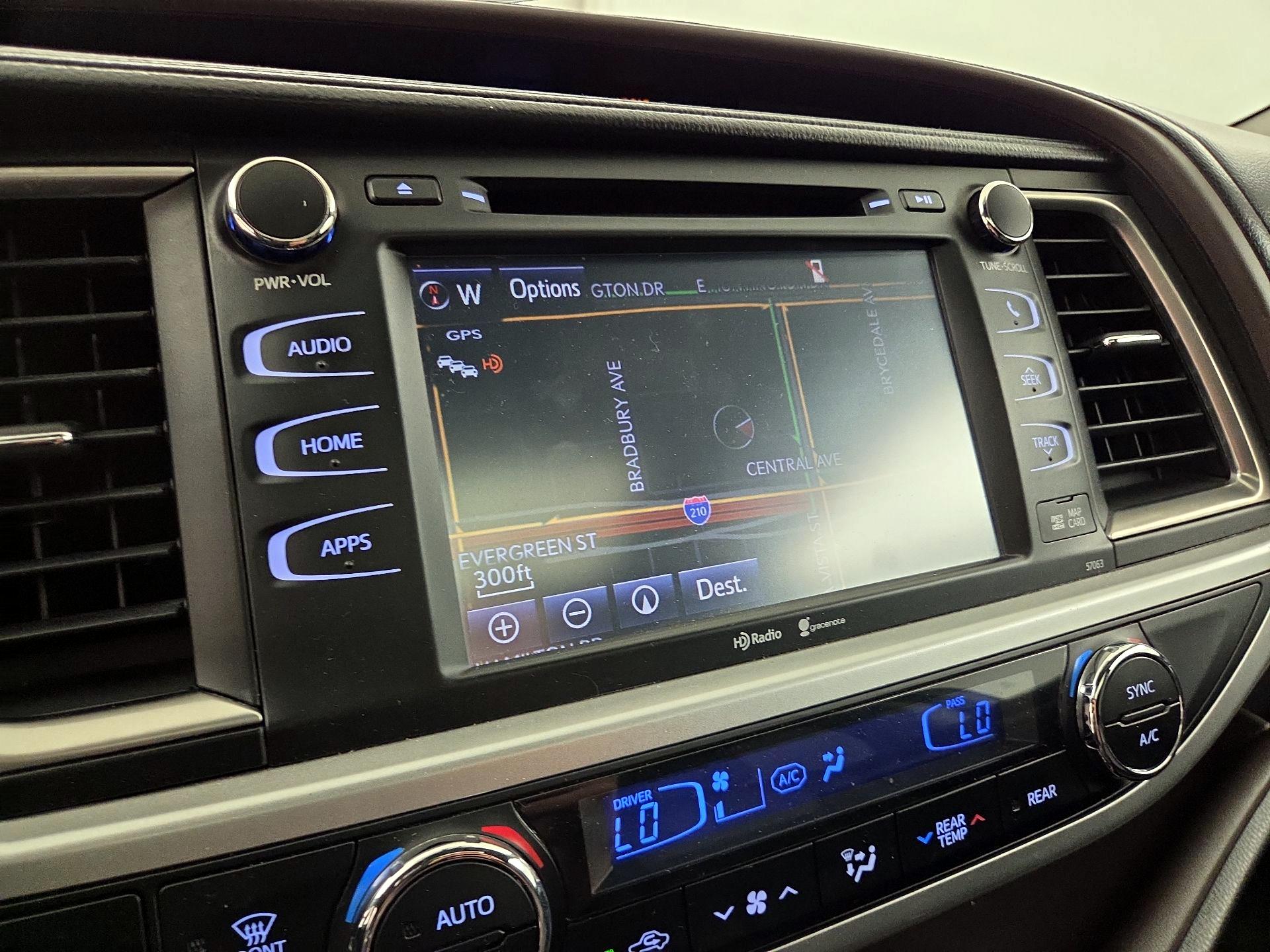 Thumbnail: 2015 Toyota Highlander - 14
