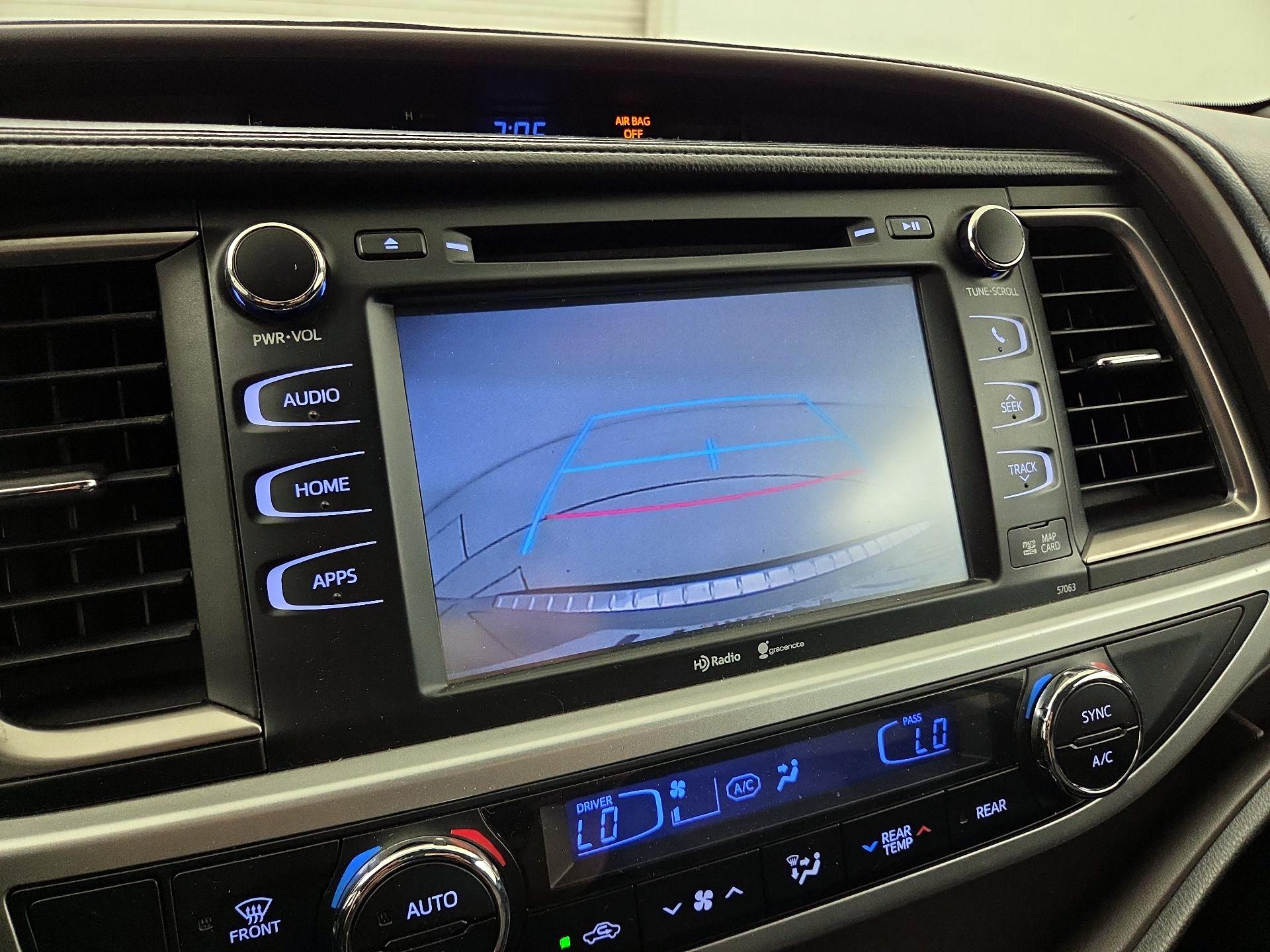 Thumbnail: 2015 Toyota Highlander - 15